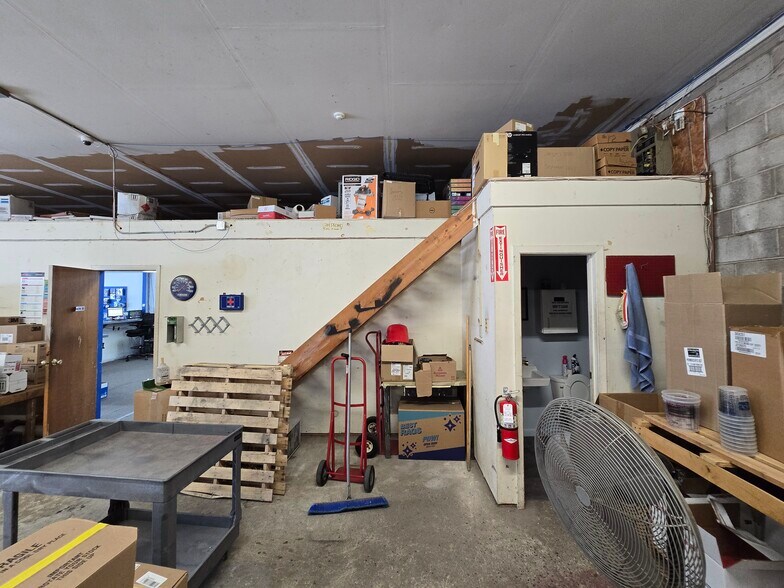 More Photos Of 3212 State Route 94, Franklin Light Manufacturing For Lease