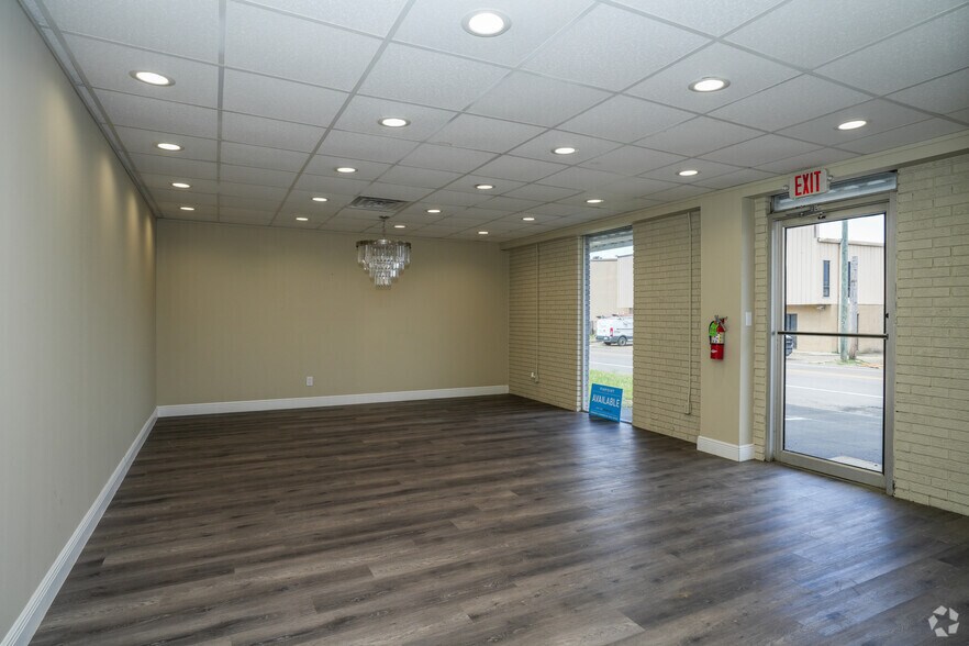More Photos Of 1102-1108 Weems St, Jackson Warehouse For Sale
