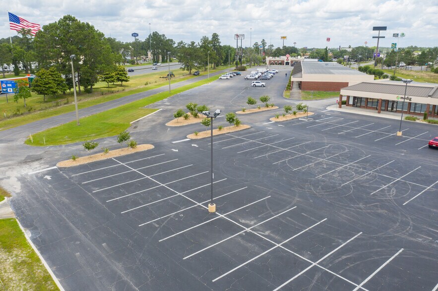 More Photos Of I-75 @ I-75 & U.S. 90, Lake City Unknown For Lease