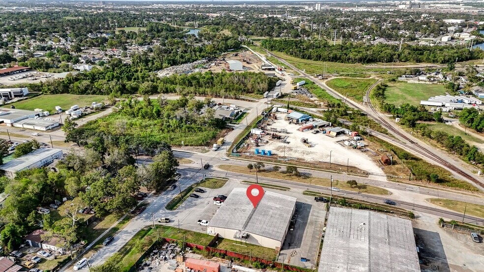 More Photos Of 7510 Lawndale St, Houston Warehouse For Sale