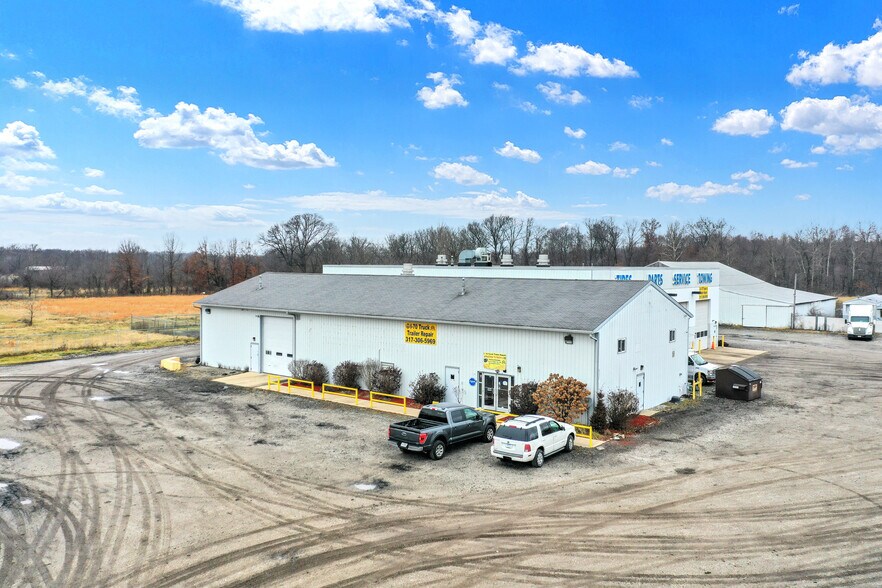 More Photos Of 1116 W County Road 450 N, Brazil Truck Terminal For Lease