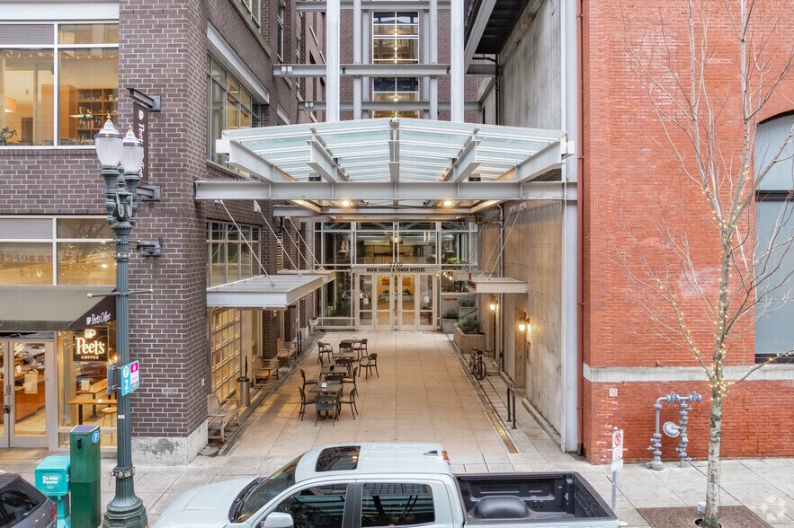 More Photos Of 1120 NW Couch St, Portland Office For Lease