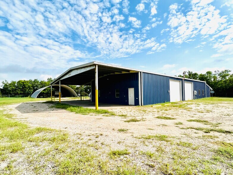 More Photos Of 4512 S Highway 35, Alvin Light Manufacturing For Lease