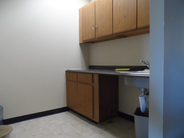 More Photos Of 935 Lakeview Pky, Vernon Hills Office For Lease