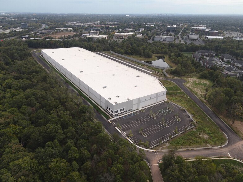 More Photos Of 395 Elizabeth Ave, Somerset Distribution For Lease