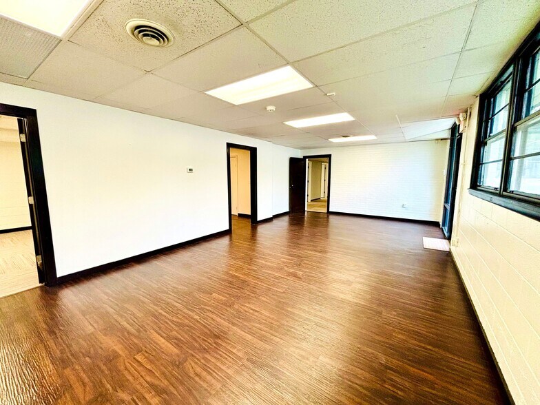 More Photos Of 1701 S Campbell Ave, Springfield Office For Sale