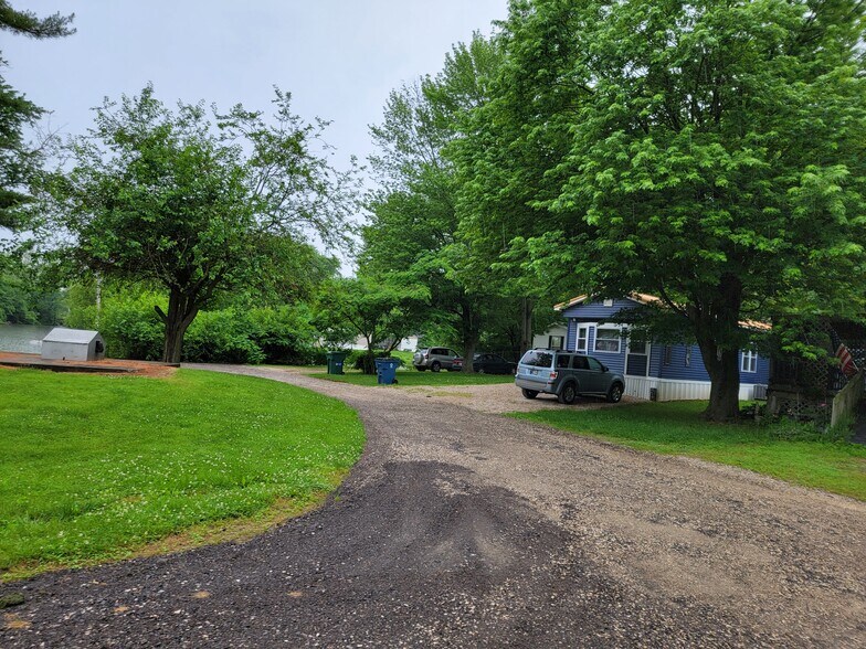 More Photos Of 3592 N Thunderhill Pl, Vincennes Manufactured Housing Mobile Home Park For Sale