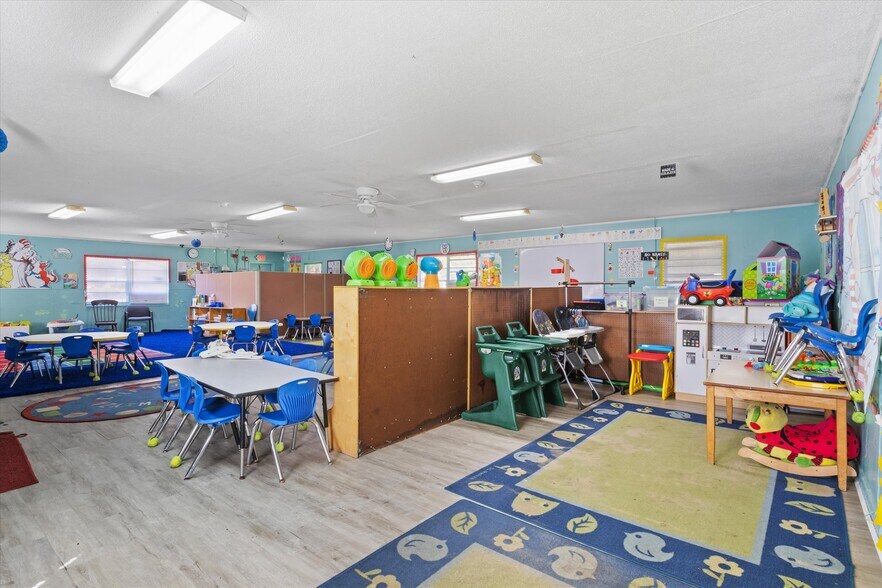 More Photos Of 327 S Adams St, Quincy Daycare Center For Sale