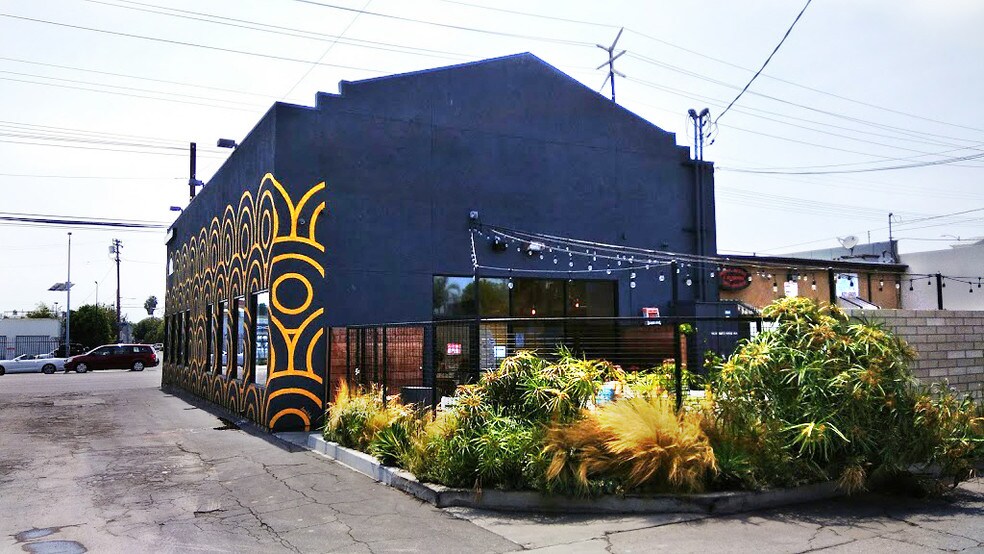 Primary Photo Of 2560 Lincoln Blvd, Venice Freestanding For Lease