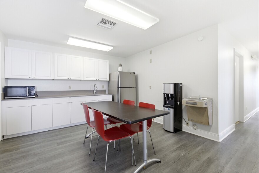 More Photos Of 611 NE 13th St, Fort Lauderdale Loft Creative Space For Lease