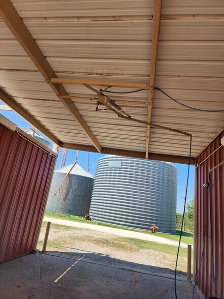 More Photos Of 2001 E Oklahome Ave, Wheeler Carwash For Sale