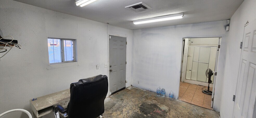 More Photos Of 45044 Yucca Ave, Lancaster Research And Development For Lease