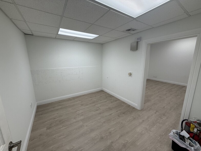 More Photos Of 12350-12360 Wiles Rd, Coral Springs Warehouse For Lease