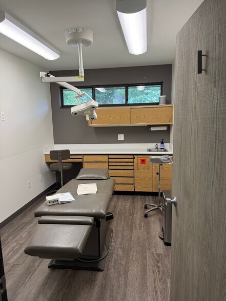More Photos Of 57 N Middletown Rd, Nanuet Medical For Lease