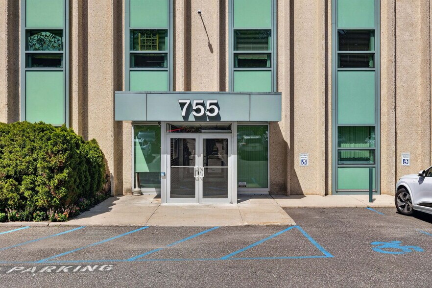 More Photos Of 755 New York Ave, Huntington Medical For Lease
