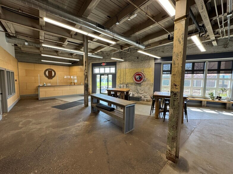 More Photos Of 24 S Brooke St, Fond Du Lac Office For Sale