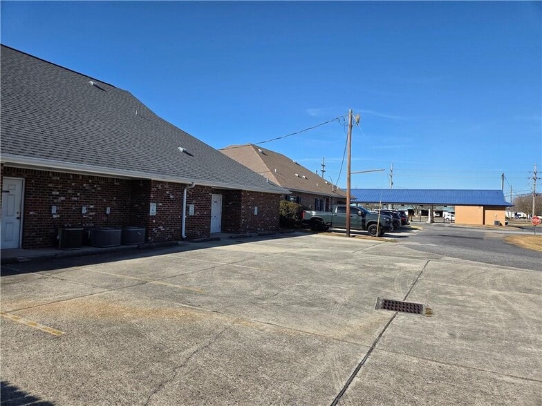 More Photos Of 1065 Muller Pky, Westwego Office For Sale
