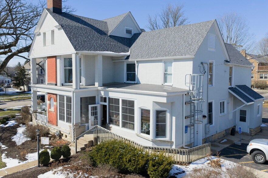 More Photos Of 303 N Main St, Elburn General Retail For Sale
