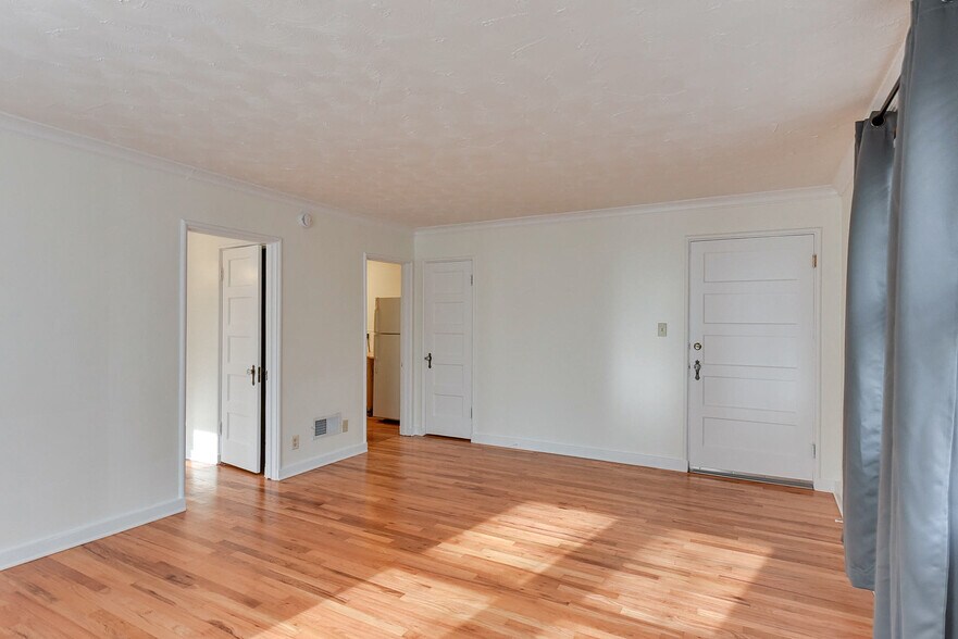 More Photos Of 817 N 48th St, Omaha Apartments For Sale