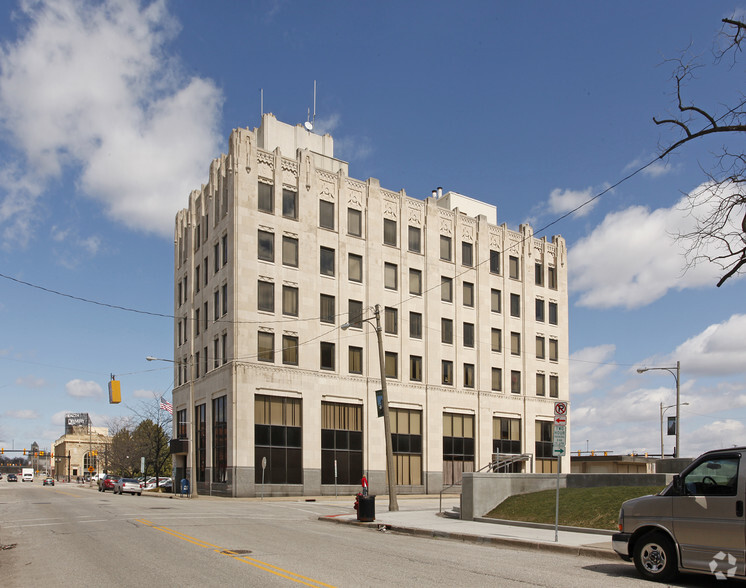 Primary Photo Of 100 S Jefferson Ave, Saginaw Office For Lease