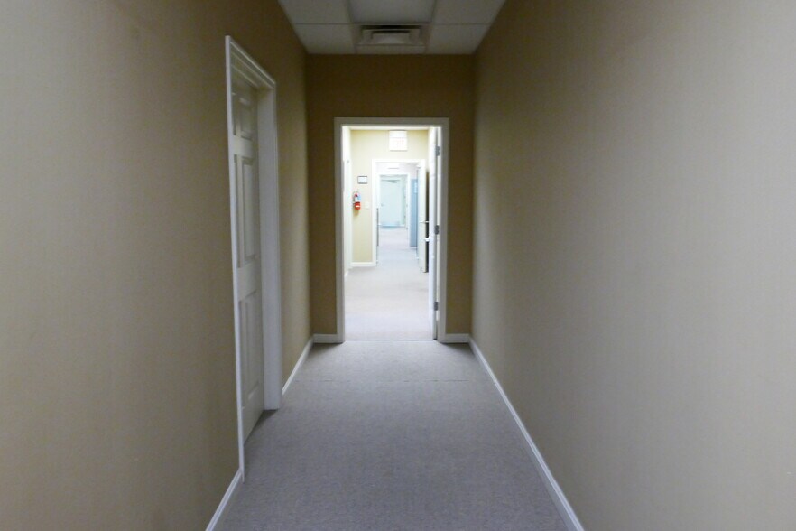More Photos Of 142 Linden Dr, Winchester Office For Sale