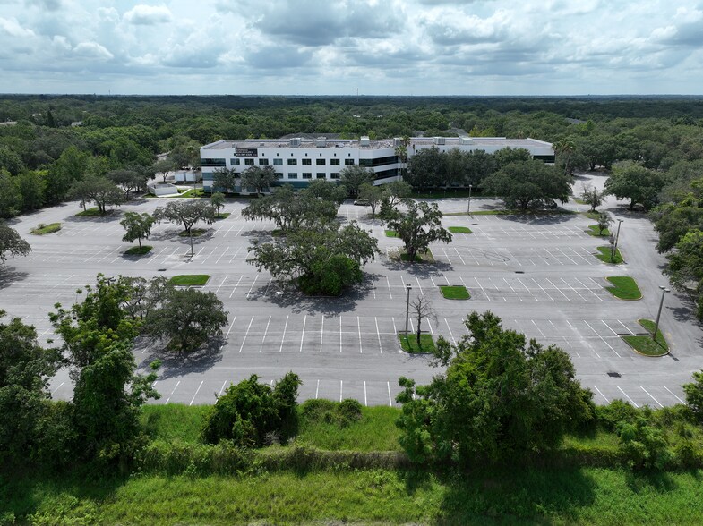 More Photos Of 636 Grand Regency Blvd, Brandon Office For Sale
