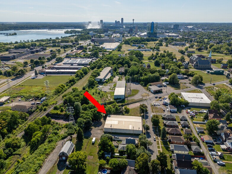 More Photos Of 1717 Mackenna Ave, Niagara Falls Warehouse For Sale