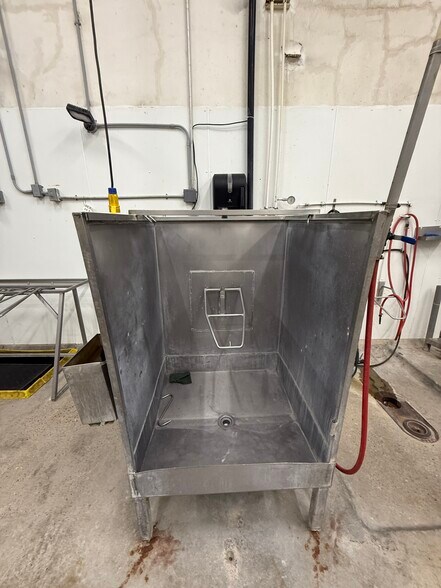 More Photos Of 3408 Industrial Rd E, Homedale Manufacturing For Sale