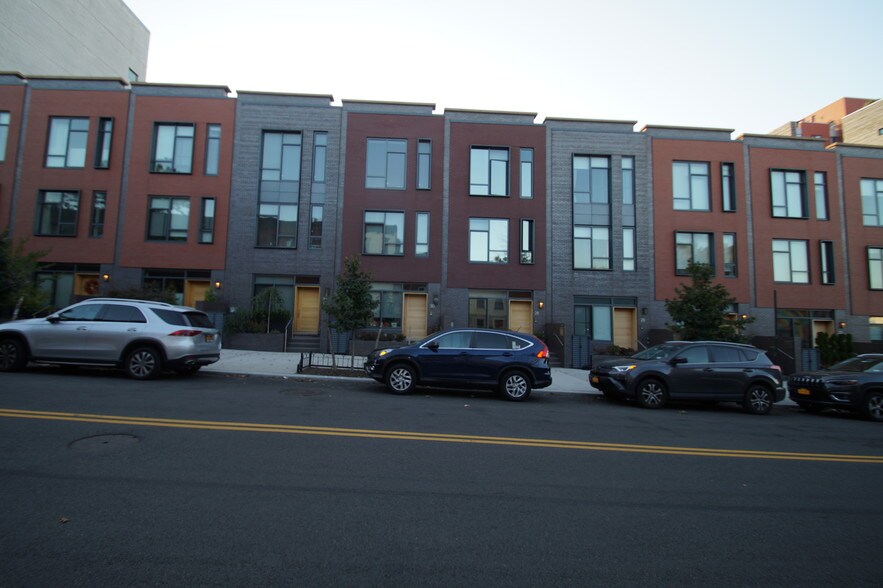 More Photos Of 219 Park Ave, Brooklyn Land For Lease