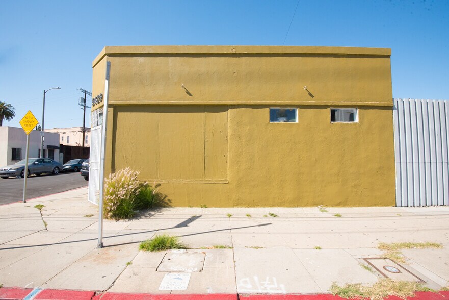 More Photos Of 5629 W Adams Blvd, Los Angeles General Retail For Lease