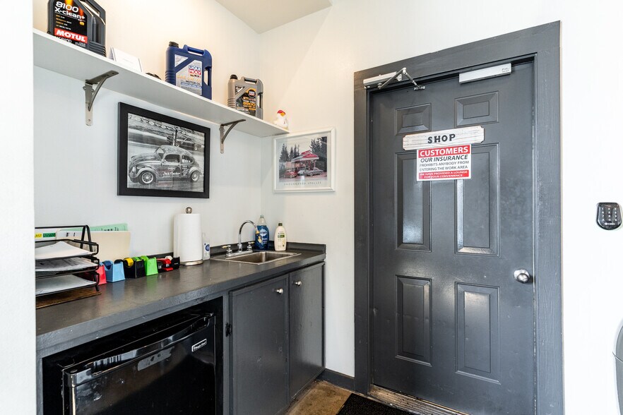 More Photos Of 425 Gum St, North Little Rock Auto Repair For Sale