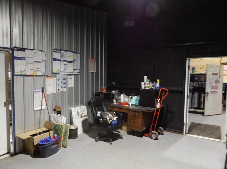 More Photos Of 4400 NE Lincoln Rd, Idabel Industrial For Sale