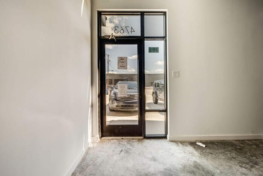 More Photos Of 4763 Algiers St, Dallas Loft Creative Space For Sale