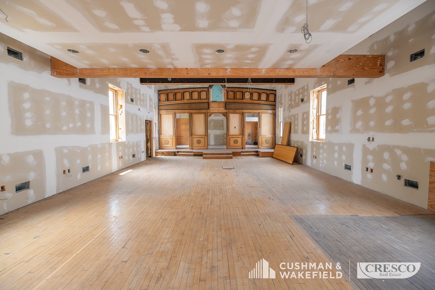 More Photos Of 1350 W 69th St, Cleveland Loft Creative Space For Sale