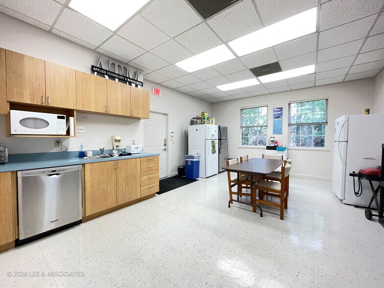 More Photos Of 2201 NW 40th Ter, Gainesville Office For Lease