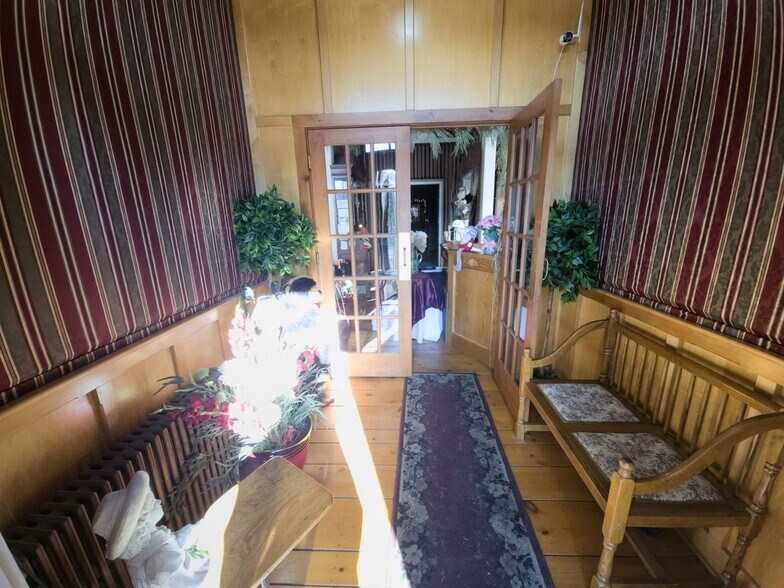 More Photos Of 15 Berkley Rd, Barnesville Restaurant For Sale