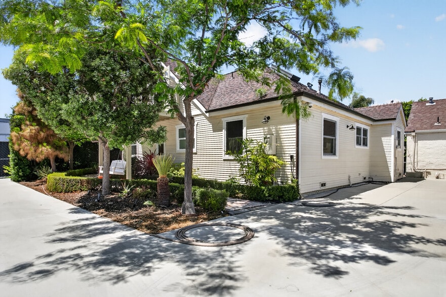 More Photos Of 17066 Palmdale Ln, Huntington Beach Contractor Storage Yard For Sale