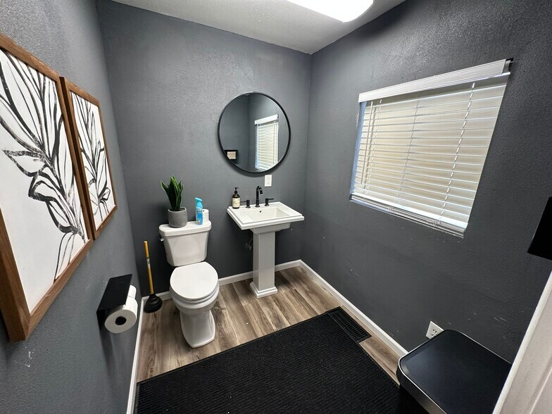 More Photos Of 73421 29 Palms Hwy, Twentynine Palms Office For Lease