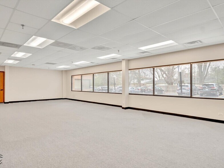 More Photos Of 1990 E Algonquin Rd, Schaumburg Medical For Lease