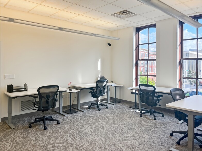 More Photos Of 332 N Harrison St, Davenport Coworking Space