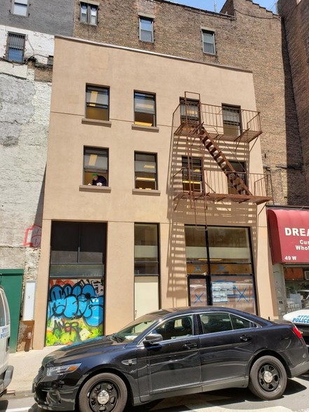 Primary Photo Of 51 W 29th St, New York Storefront For Lease