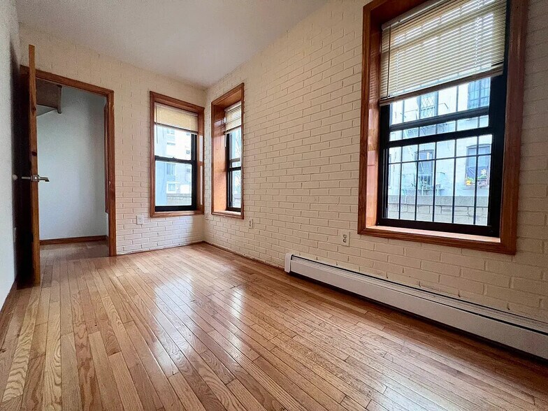 More Photos Of 109 Madison St, New York Apartments For Sale