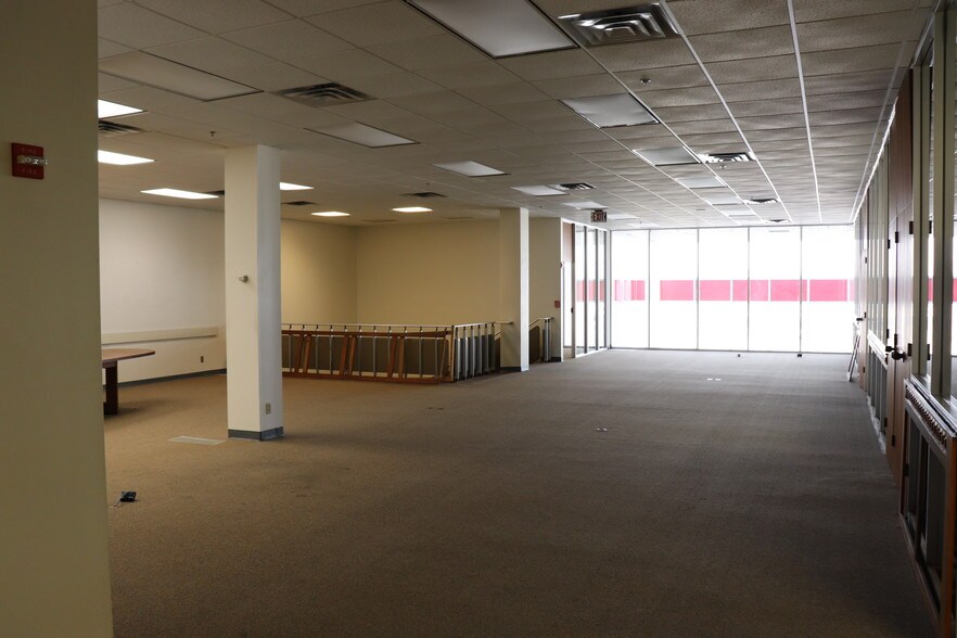 More Photos Of 2520 W Irving Blvd, Irving Office For Lease