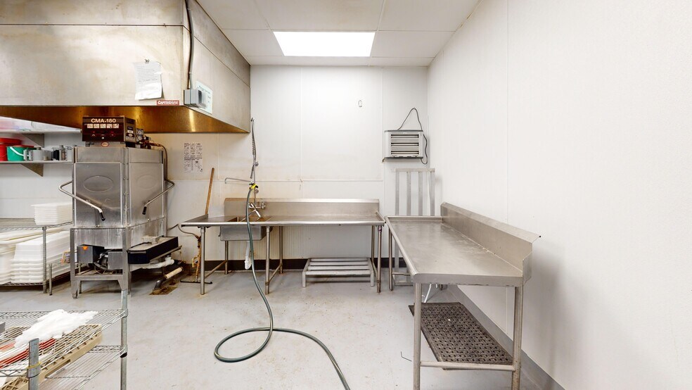 More Photos Of 911 E McMillan St, Cincinnati Storefront For Sale