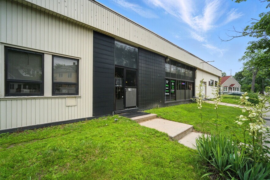 Primary Photo Of 218 Saint James Blvd, Springfield Storefront Retail Office For Sale