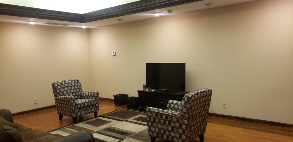 More Photos Of 200 N Main St, Hutchinson Office For Lease