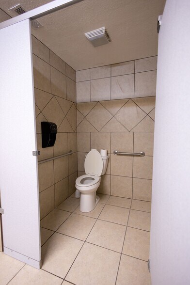 More Photos Of 1525 16th St, Central City General Retail For Sale