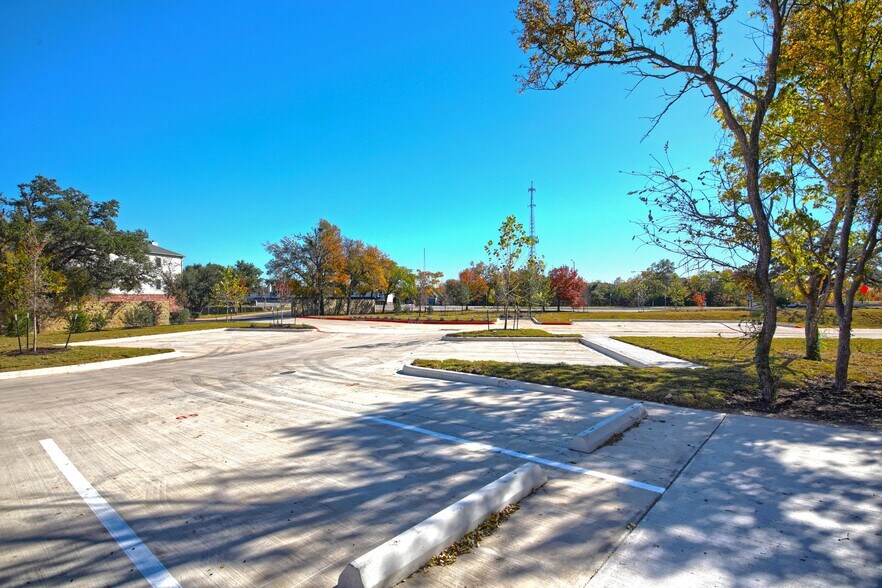 More Photos Of 720 S Bell Blvd, Cedar Park Showroom For Lease