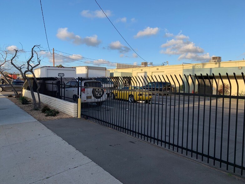 More Photos Of 15610-15630 S Figueroa St, Gardena Warehouse For Lease