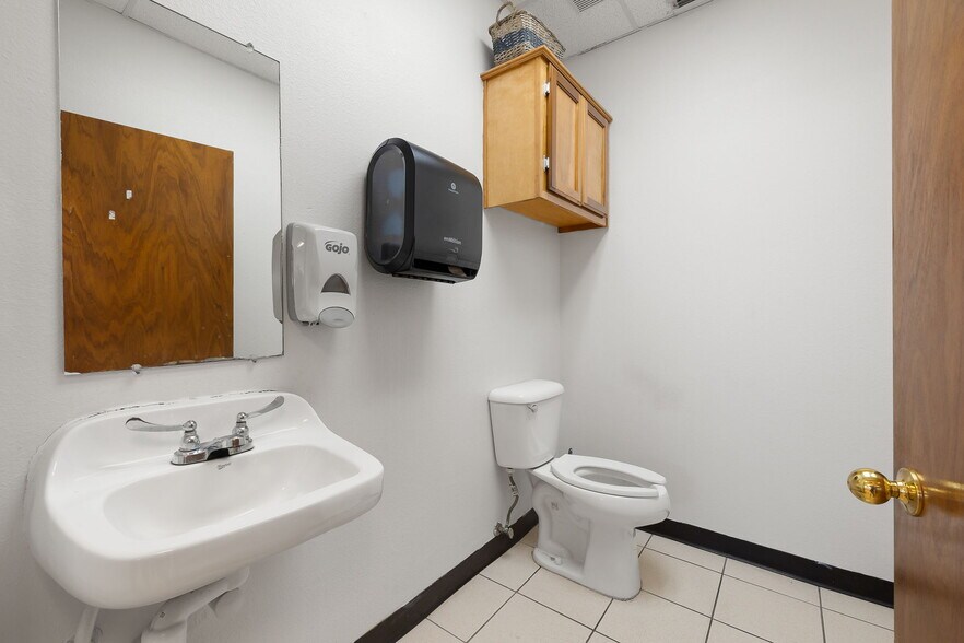 More Photos Of 421 Conquest, Edinburg Freestanding For Lease